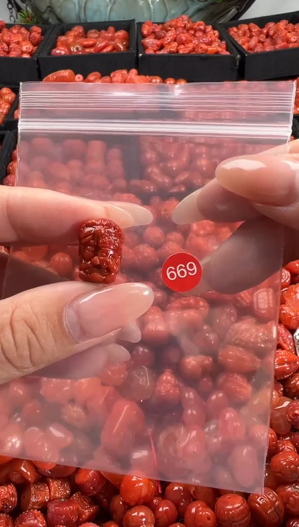 颈饰未镶嵌南红玛瑙1