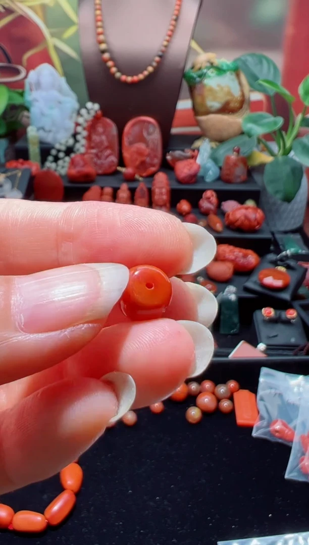 南红玛瑙雕刻珠未镶嵌D****某雕刻珠