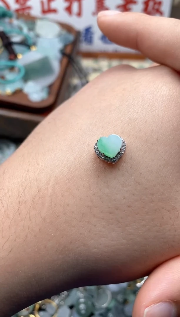 【闪购商品】翡翠颈饰未镶嵌哥哥