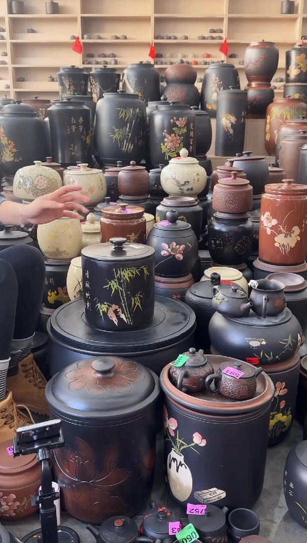 罐瑕疵茶叶罐  彩填小八饼   655