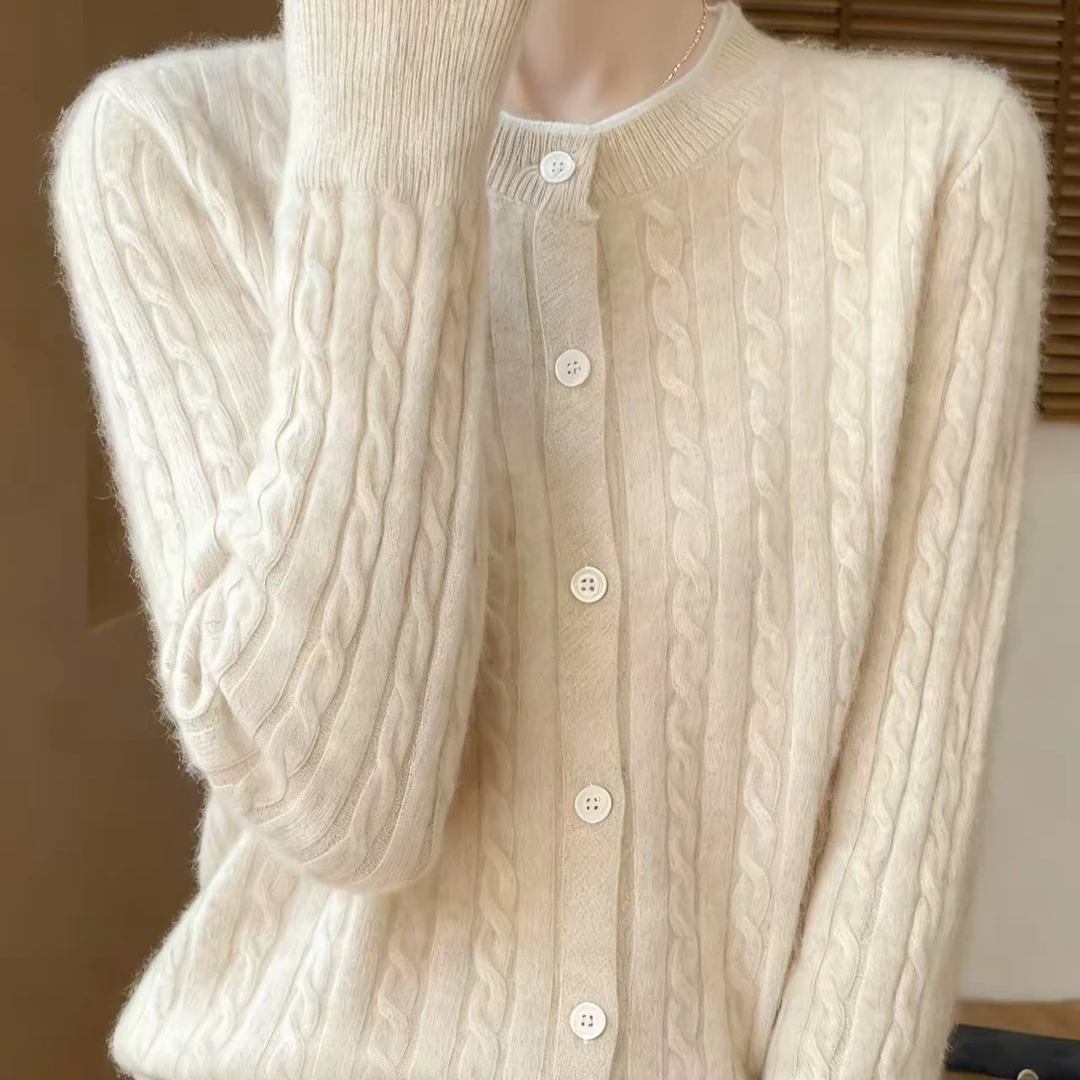 100羊毛圆领假两件绞花开衫长袖上衣D441