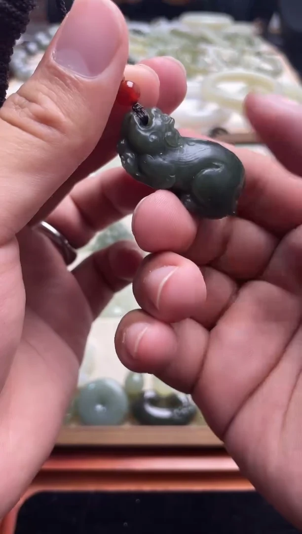 颈饰未镶嵌和田玉貔貅不退不换