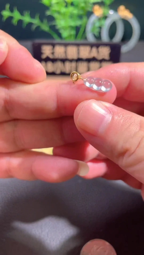 翡翠18K金镶嵌颈饰翡翠