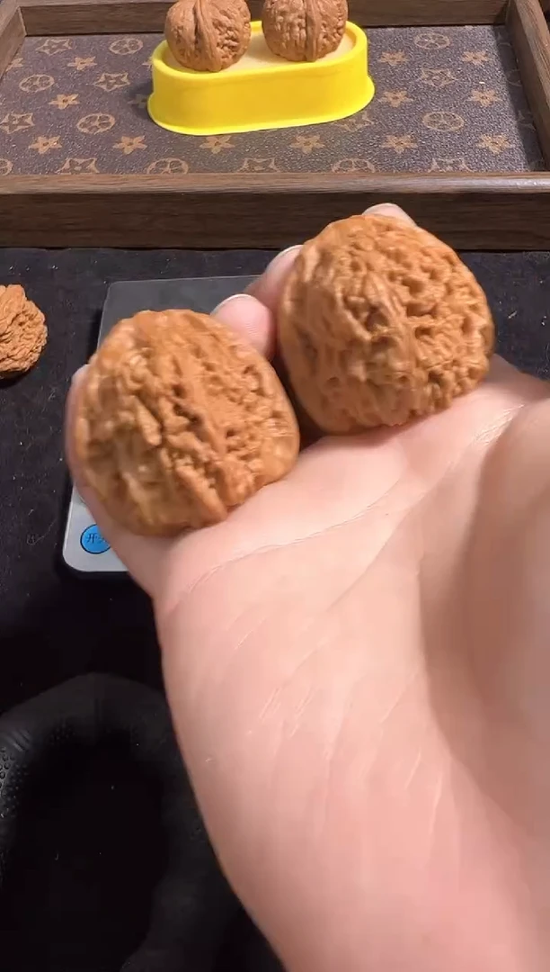 把件核桃40尺全品三角南疆石