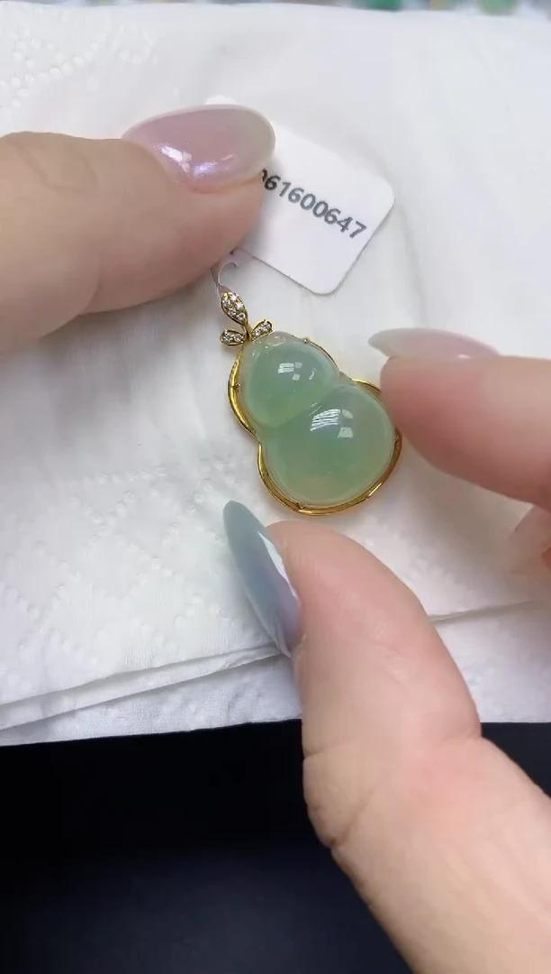 翡翠18K金镶嵌颈饰天然缅甸翡翠A货