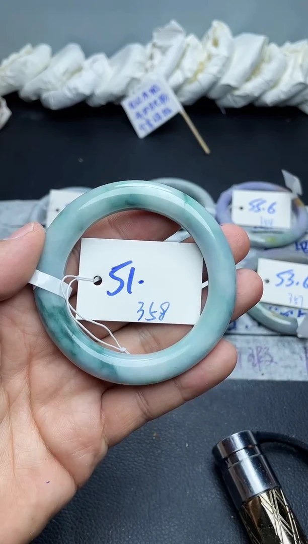 未镶嵌手镯翡翠358