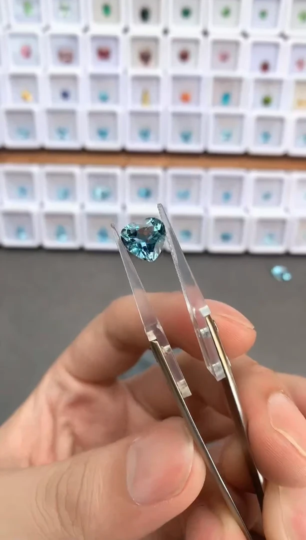 未镶嵌裸石定制海蓝宝石2.38ct 超圣 04060