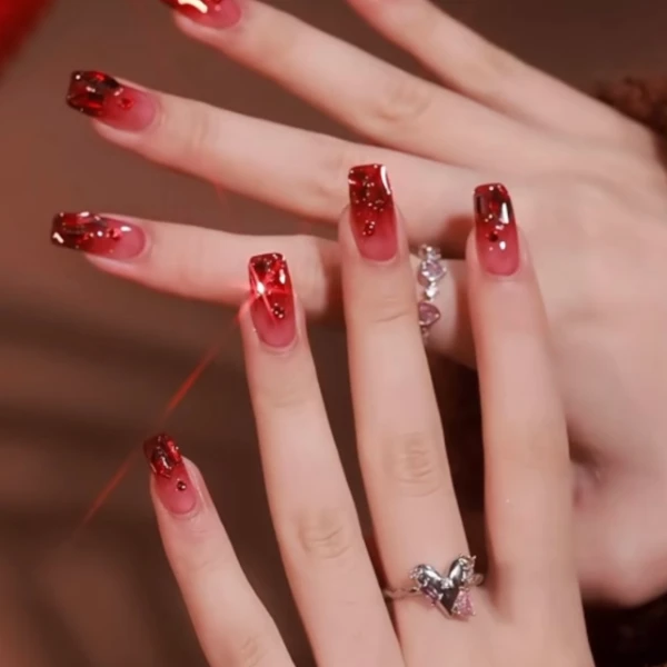 过年美甲 手工制作成品美甲贴片 指甲贴片红色镶钻穿戴甲显白甲贴