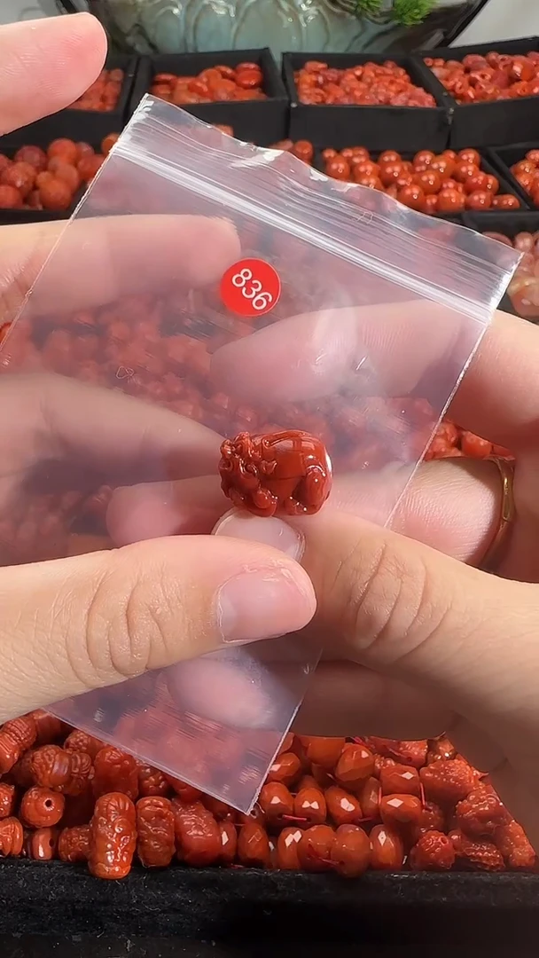 颈饰未镶嵌南红玛瑙1