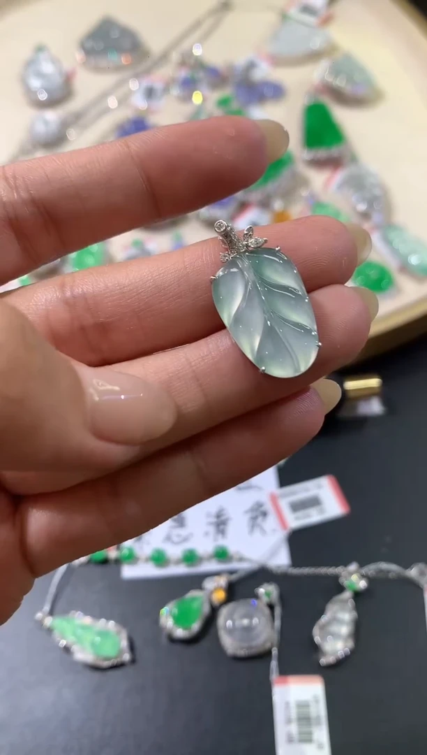 吊坠(不含链)18K金镶嵌翡翠W24|3980