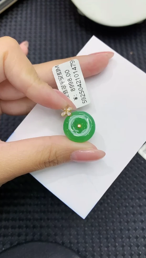 翡翠18K金镶嵌颈饰111111111