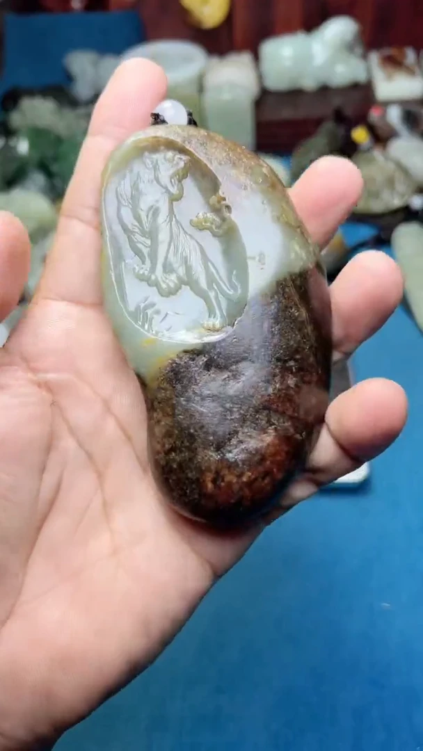 和田玉未镶嵌把件-