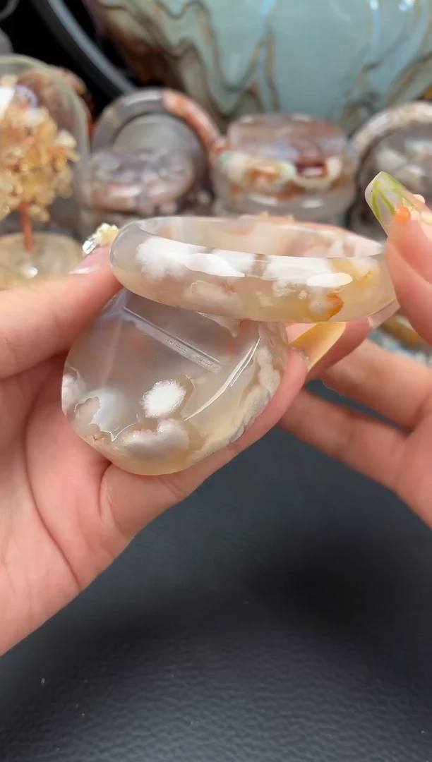 未镶嵌手镯（圆镯）石英岩玉54