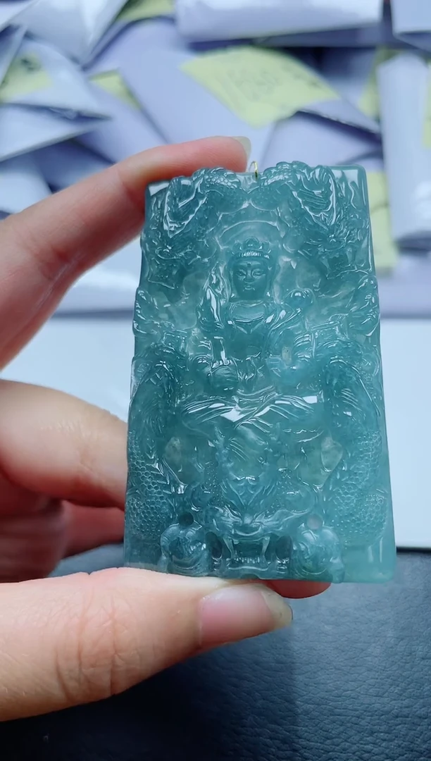 翡翠未镶嵌颈饰