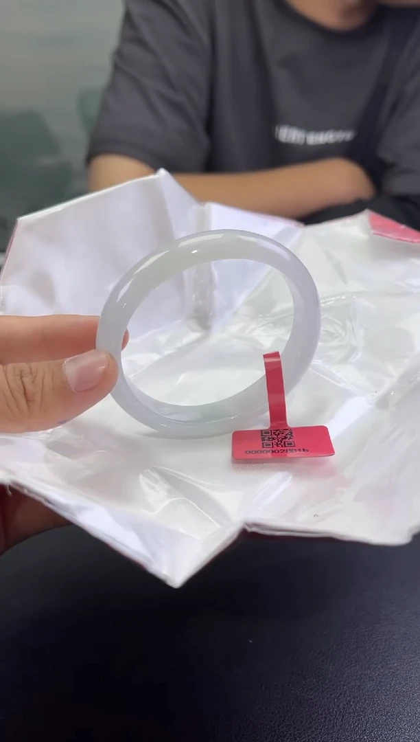 翡翠手镯（贵妃镯）未镶嵌翡翠手镯2