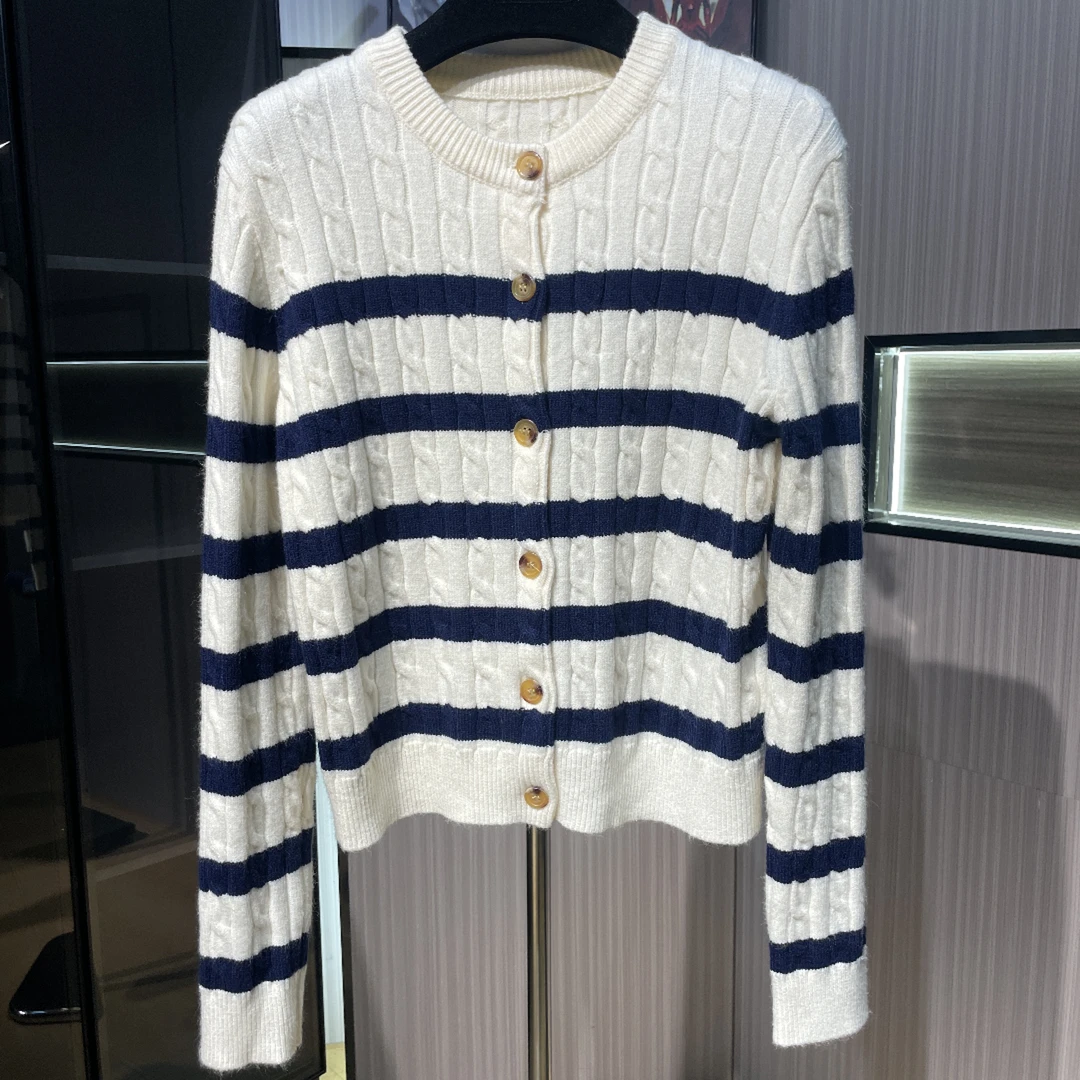 <猪猪出品>秋上新百搭条纹黑白撞色设计感显瘦针织开衫时尚265