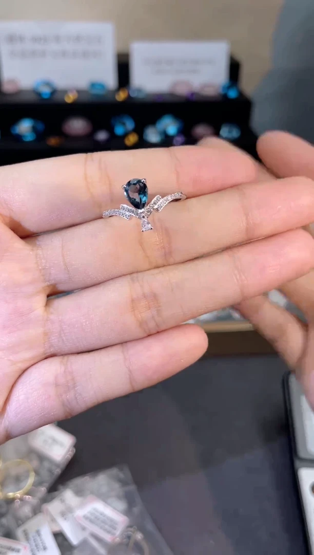 银S925镶嵌戒指托帕石天然宝石