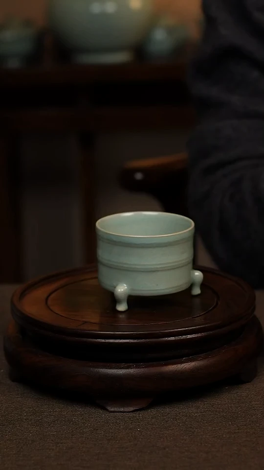 瓷片仿古天青全手工三足玹纹樽100ml 微瑕 不带礼盒