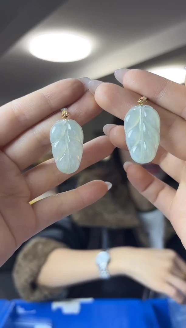 颈饰18K金镶嵌翡翠（多样性发一件）