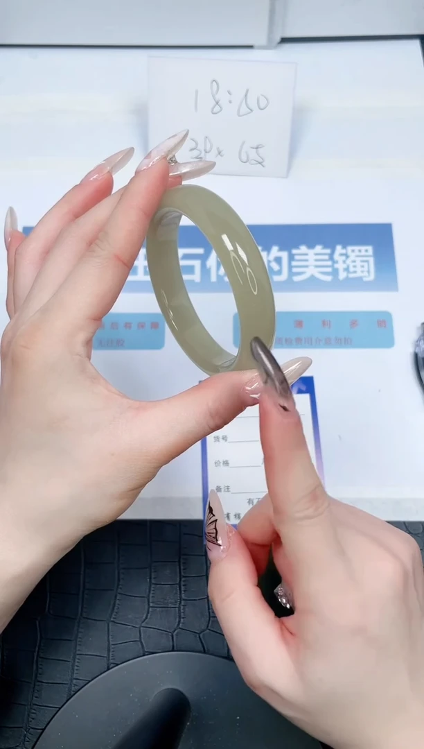 【闪购商品】石英质玉手镯未镶嵌18-60.8