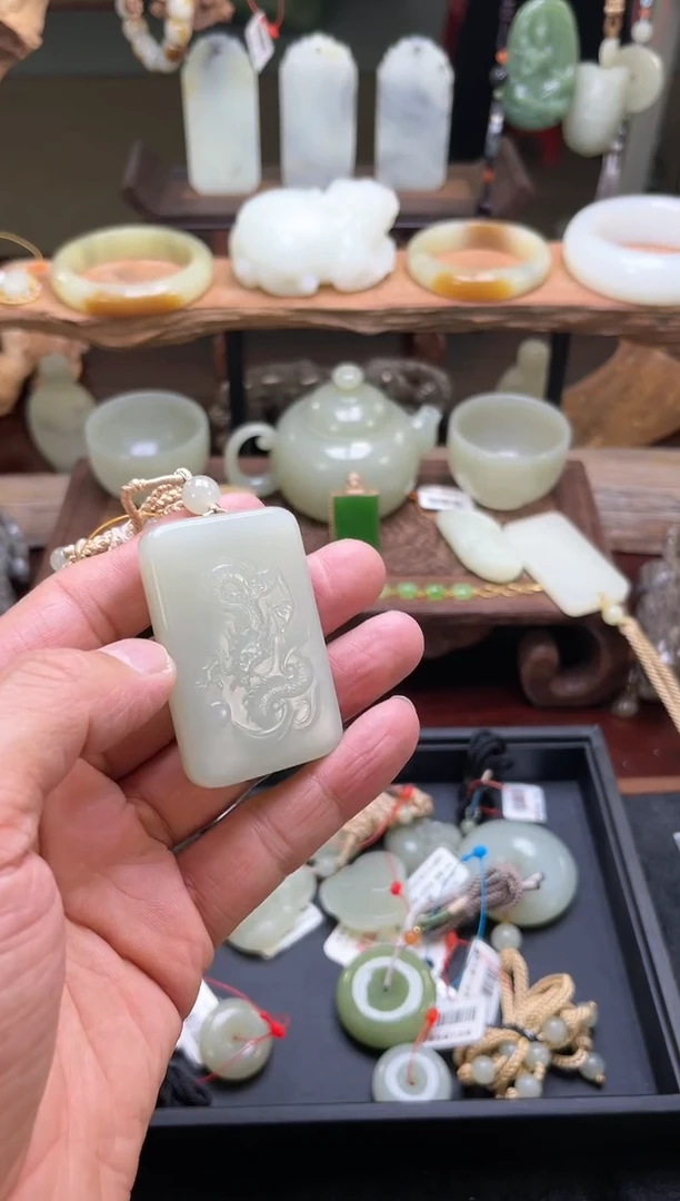 【闪购商品】和田玉吊坠未镶嵌D且末青白 鱼化龙无事牌822149