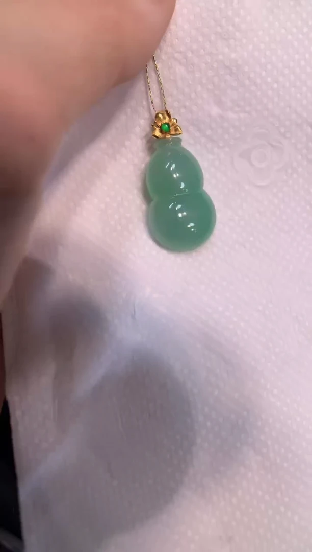 吊坠(不含链)18K金镶嵌翡翠葫芦