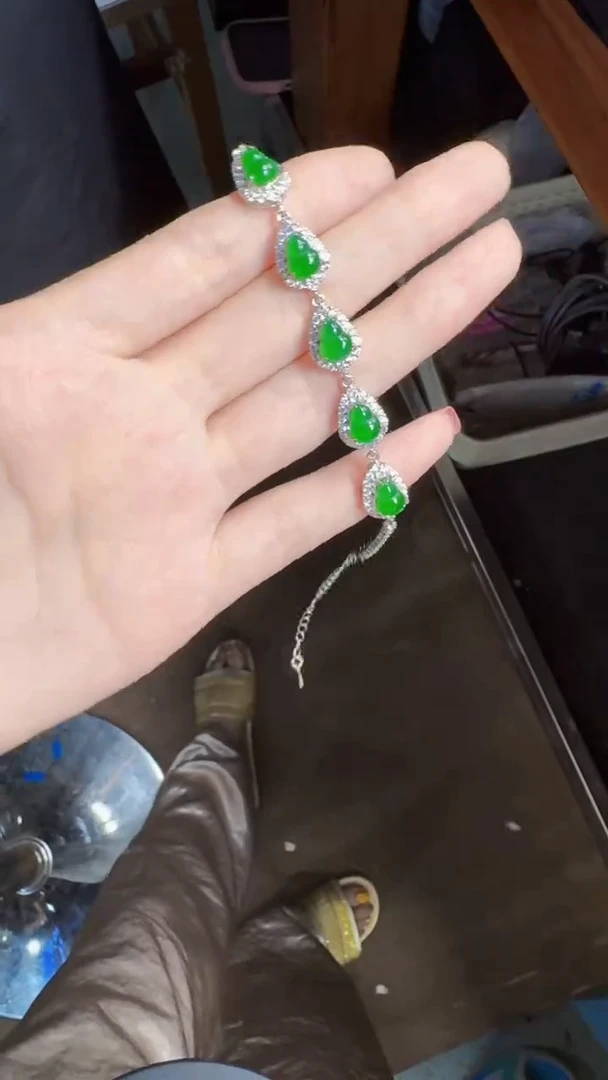 未镶嵌定制翡翠翡翠有轻微色差属于正常现象，手链多样性发货1