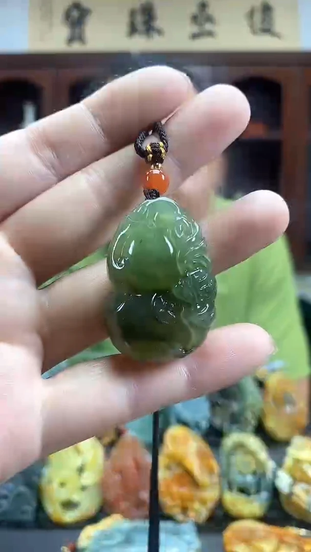 蛇纹石玉未镶嵌吊坠·