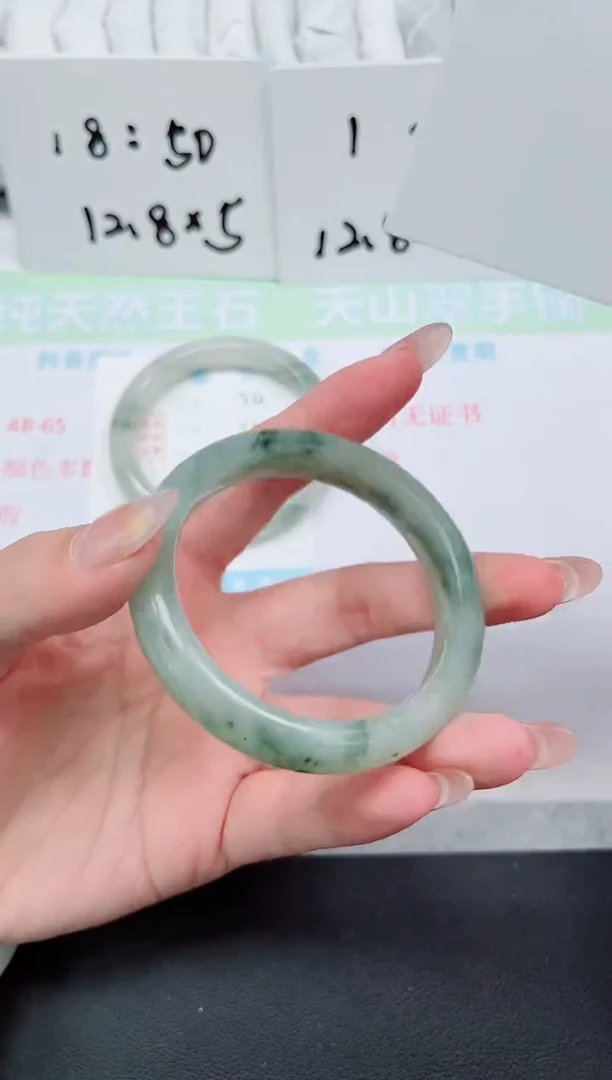 【闪购商品】石英质玉手镯未镶嵌75