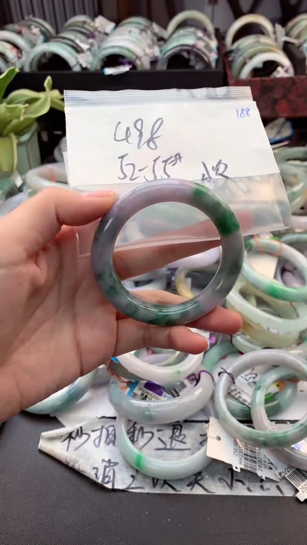 定制翡翠未镶嵌毛货需精细抛光+多人