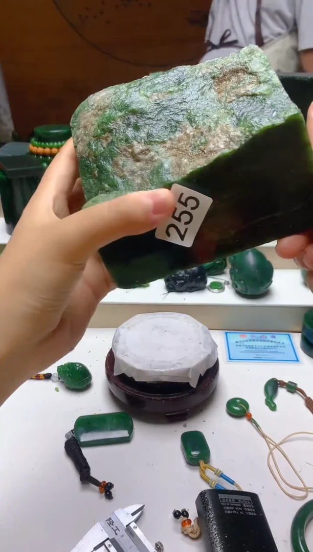 未镶嵌和田玉（碧玉）珠宝半成品0