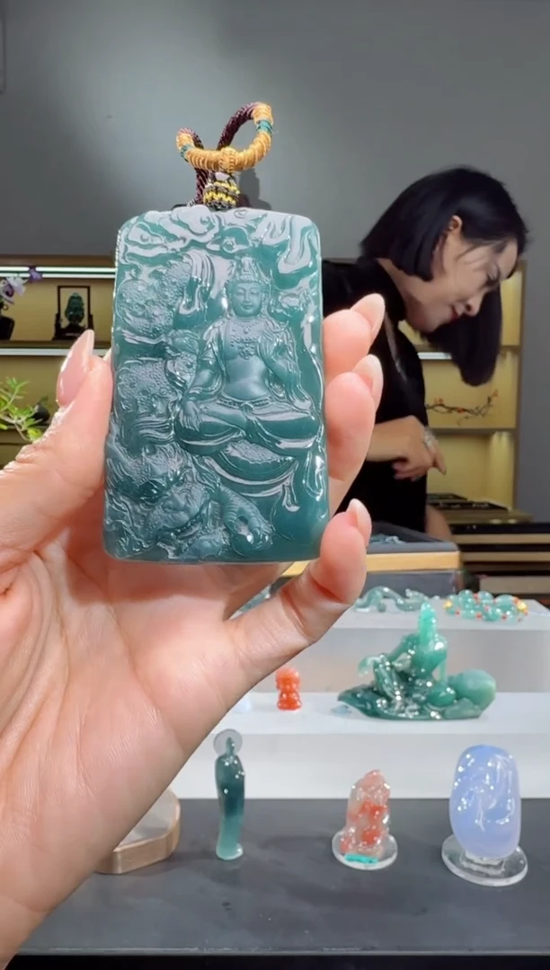 吊坠(赠链)未镶嵌翡翠观音