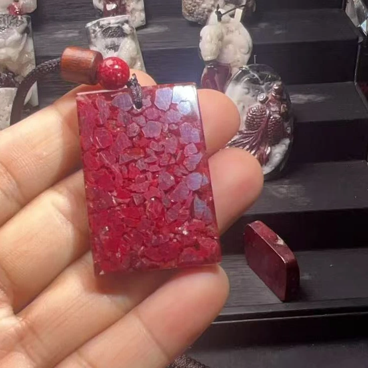 天然辰砂高含量朱砂晶体颗粒无事牌吊坠