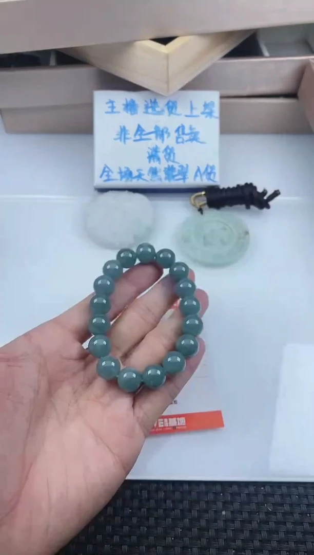 翡翠未镶嵌颈饰