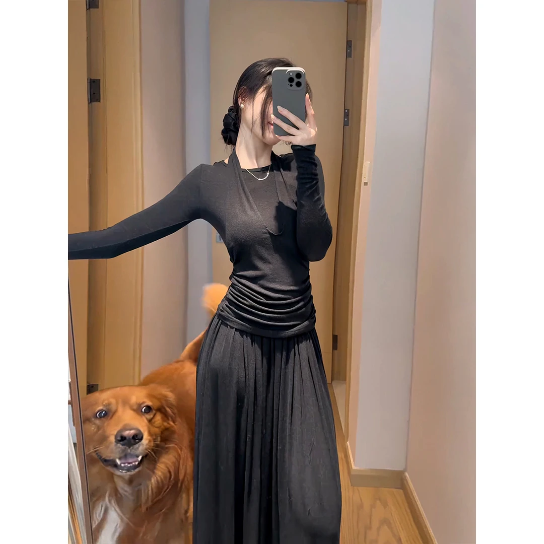 法式设计感黑灰色针织套装女2025秋季新款褶皱挂脖上衣+高腰半裙