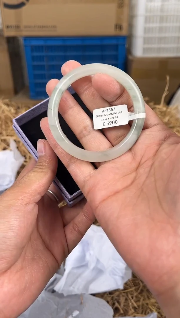 未镶嵌手镯石英质玉A1557