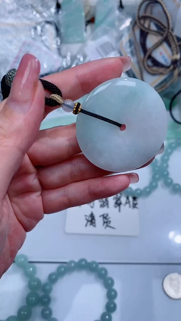 翡翠未镶嵌颈饰吊坠