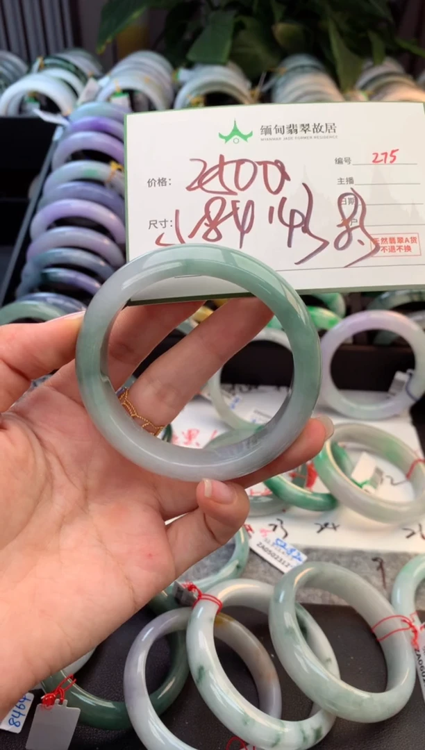 未镶嵌定制翡翠毛货需精细抛光+多人