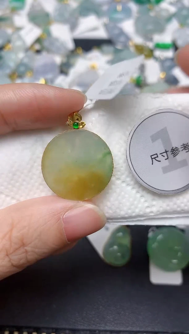 颈饰18K金镶嵌翡翠天然缅甸A货翡翠