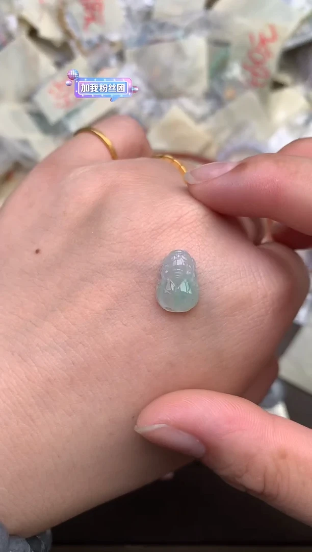 翡翠挂件未镶嵌  —