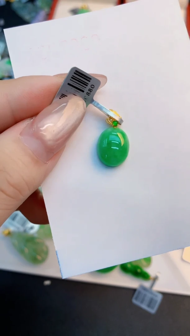 翡翠未镶嵌颈饰1