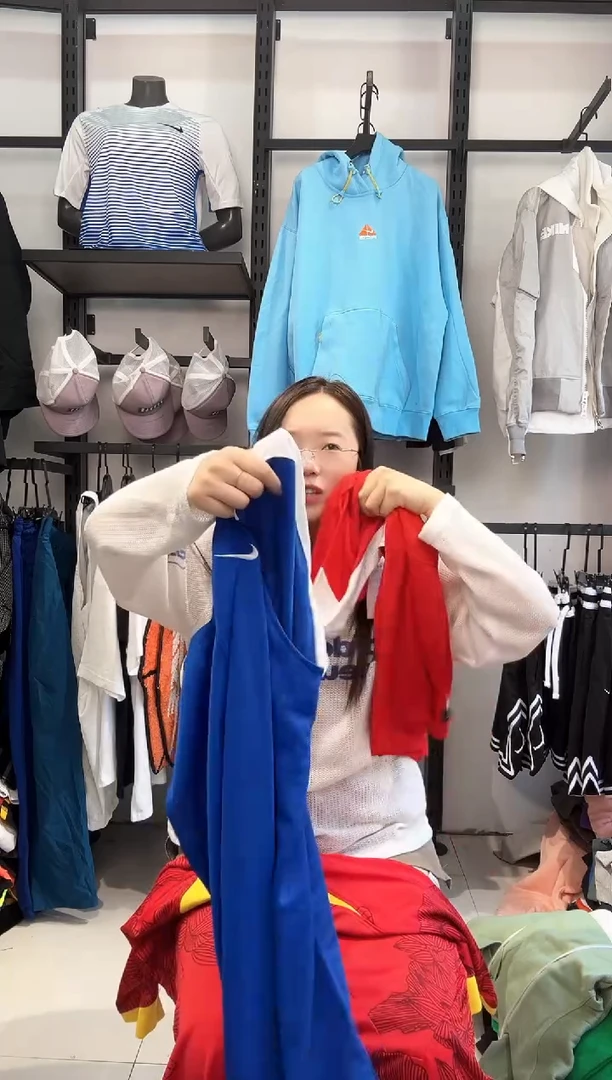 2210   编码  耐克卫衣服饰过款为准 尺码