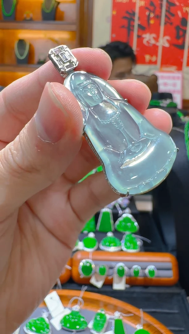 【闪购商品】翡翠吊坠(赠链)未镶嵌天然A货翡翠