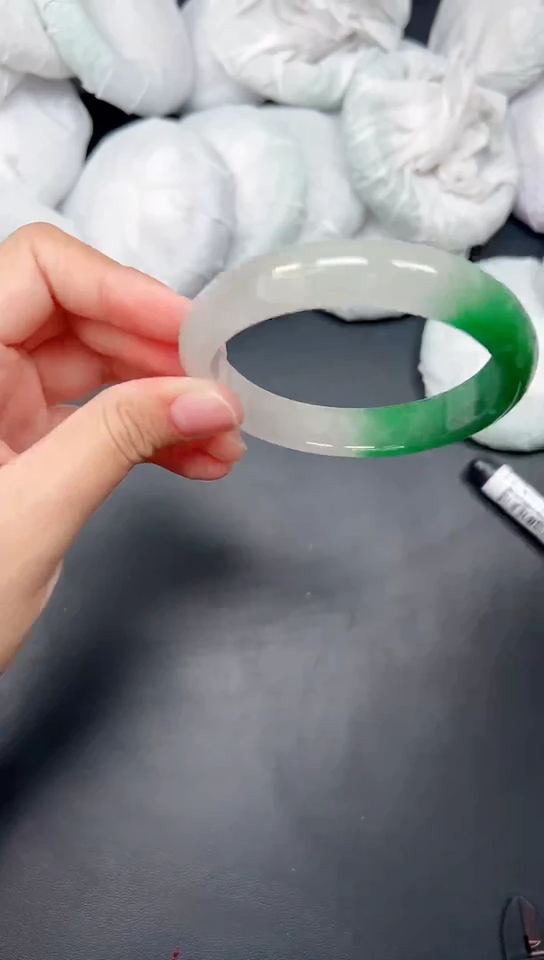 精品手镯，一物一拍C045