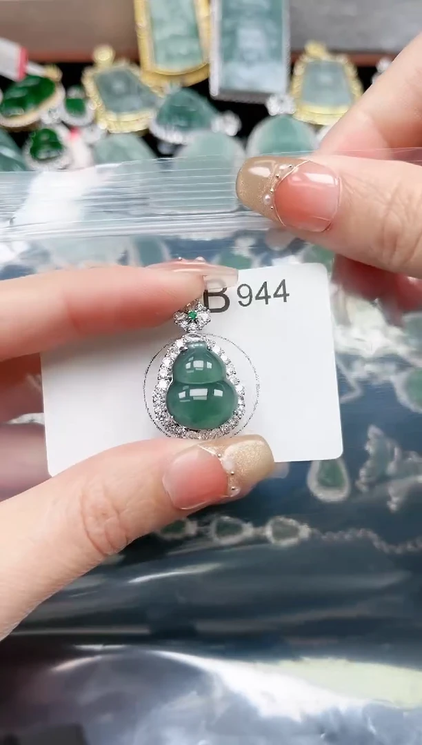 【闪购商品】翡翠颈饰未镶嵌944赠皮绳
