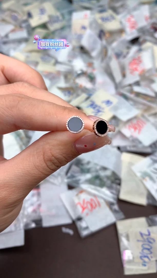 18K金镶嵌挂件翡翠一
