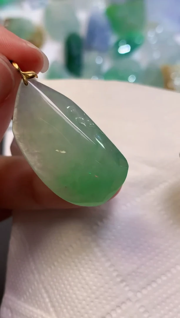 颈饰未镶嵌翡翠