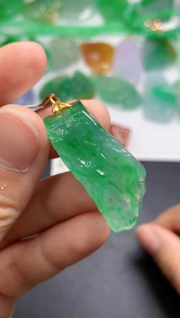 颈饰未镶嵌翡翠