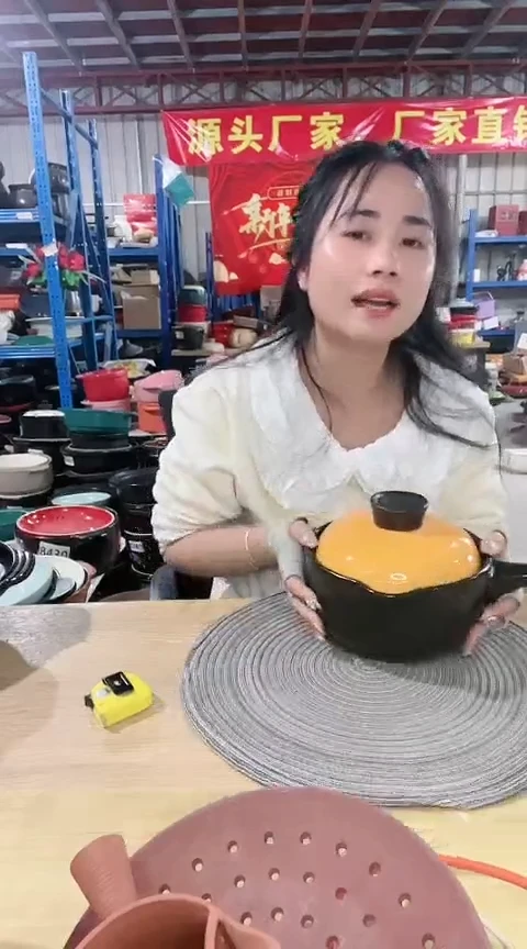 【闪购商品】4737瑕疵黑色手把奶锅带盖不圆