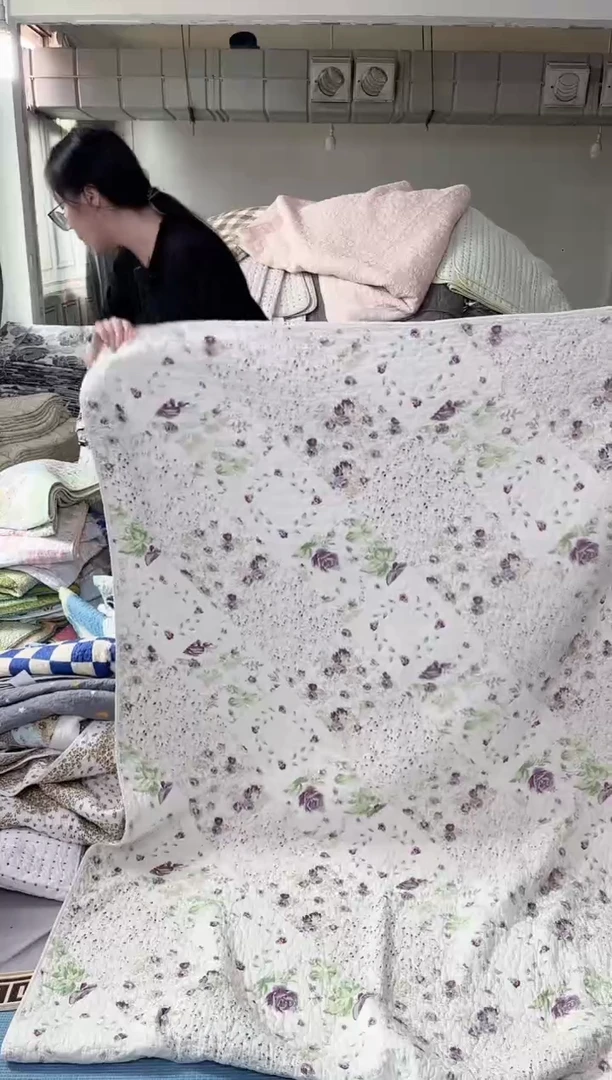 棉140*200紫碎花菱形格子